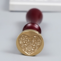 Сургучный набор "Ажурное сердце" печать, ручка, ложка, воск - 3 цвета, свеча 3,5х11х23 см Сургучный набор "Ажурное сердце" печать, ручка, ложка, воск - 3 цвета, свеча 3,5х11х23 см