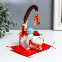 Сувенир керамика "Манэки-нэко с шариком и подвеской" 9х7х15,5 см Сувенир керамика "Манэки-нэко с шариком и подвеской" 9х7х15,5 см