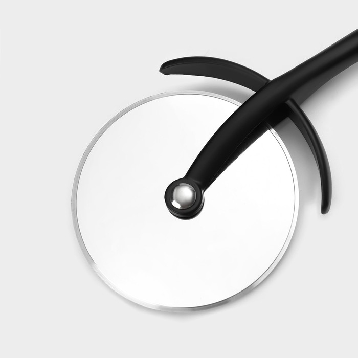 Нож для пиццы и теста Magistro Vantablack, 18&times;6,8 см, цвет чёрный