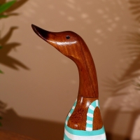 Сувенир "Утка в мятном комбинезоне" дерево 45 см