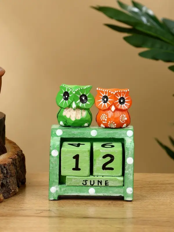 Календарь настольный &laquo;Пара совят&raquo;, 7.5&times;4&times;10 см, дерево, зелёный, оранжевый