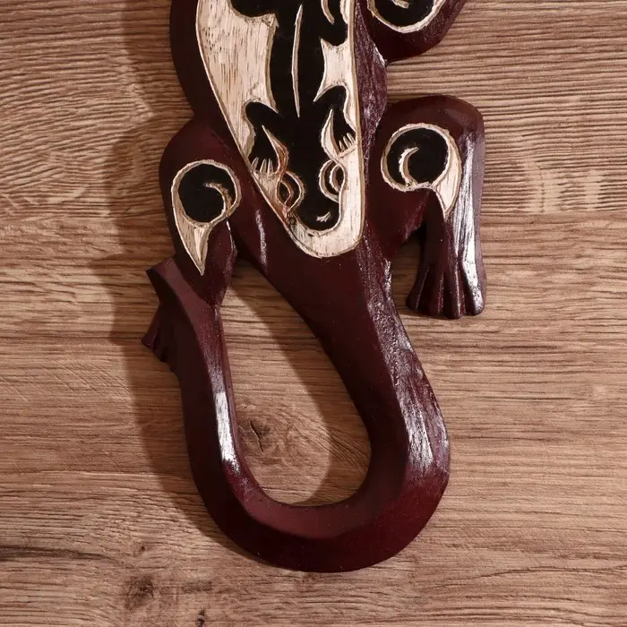 Панно настенное дерево "Геккон коричневый с гекконом" 1х11х30 см