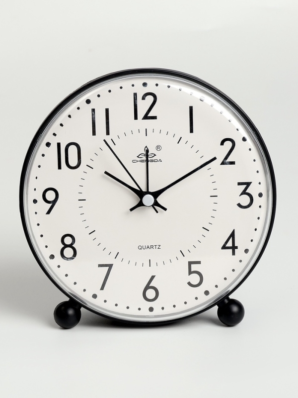 Часы будильник настольные, на батарейках, 13.5 х 4.5 х 14 см, циферблат 13.5 х 11.6 см