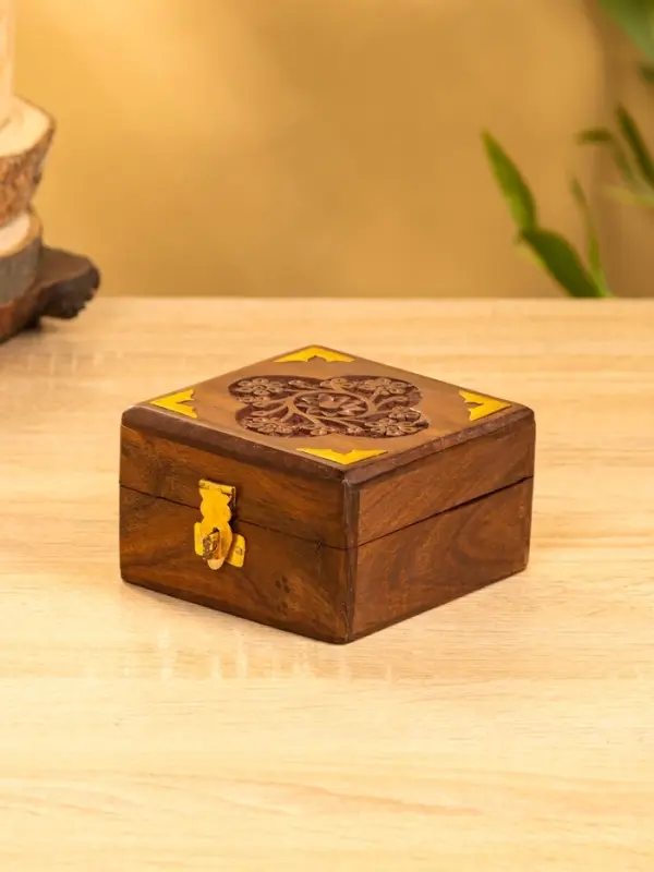 Шкатулка квадратная  с замочком латунь 10х10х6 см, дерево шишам