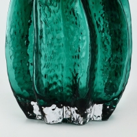 Ваза для цветов &laquo;Канди грин&raquo; из зеленого стекла 20&times;14&times;14 см