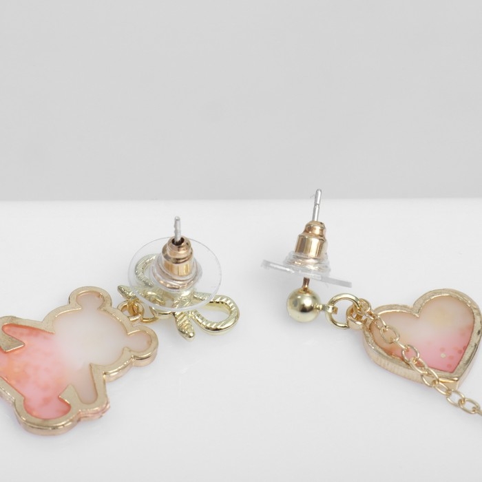 Серьги с эмалью &laquo;Мишка&raquo; и сердце, романтика, цвет бело-розовый в золоте