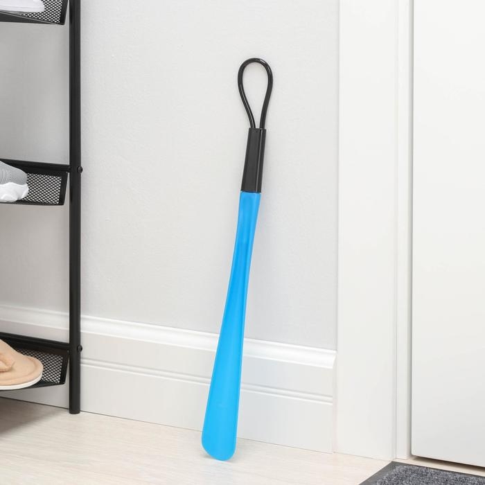 Ложка для обуви Доляна, с петелькой, 47&times;4,5 см, цвет голубой