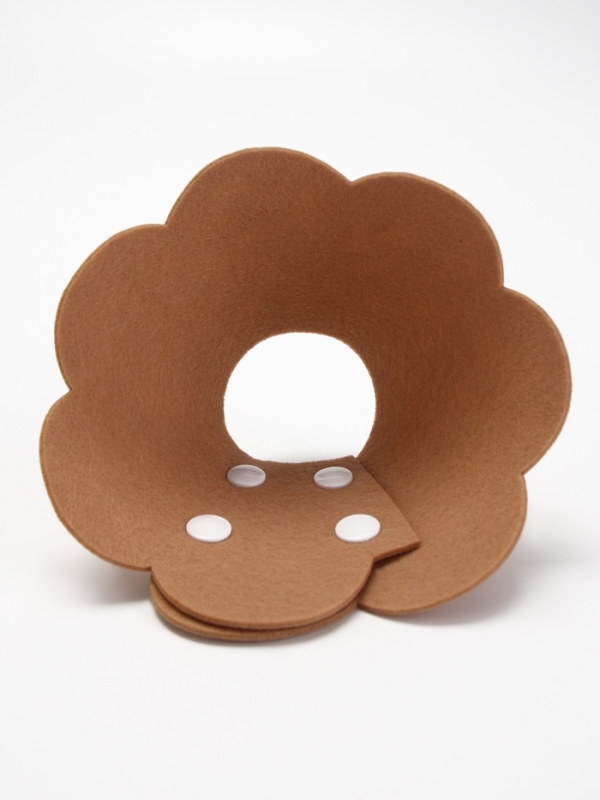 Ветеринарный воротник из фетра "Ромашка", размер L, коричневый