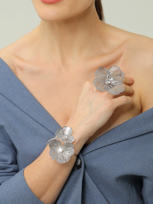 Браслет &laquo;Цветок&raquo; стразинка, цвет серебро