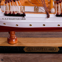 Корабль сувенирный &laquo;Проводник&raquo;, 3 мачты, белый борт, чёрная подставка, белые паруса