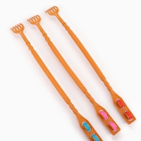 Массажёр - чесалка, двусторонний, универсальный, 2 колеса, цвет МИКС