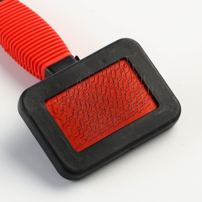 Пуходерка Пуходерка "Риф" без капель с резиновой ручкой 7 х 14 см, красно-чёрная