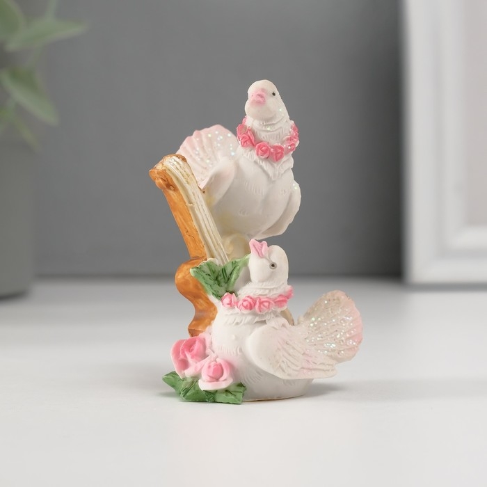Фигурка полистоун &laquo;Голуби в розовом венке&raquo;, 6&times;4 см