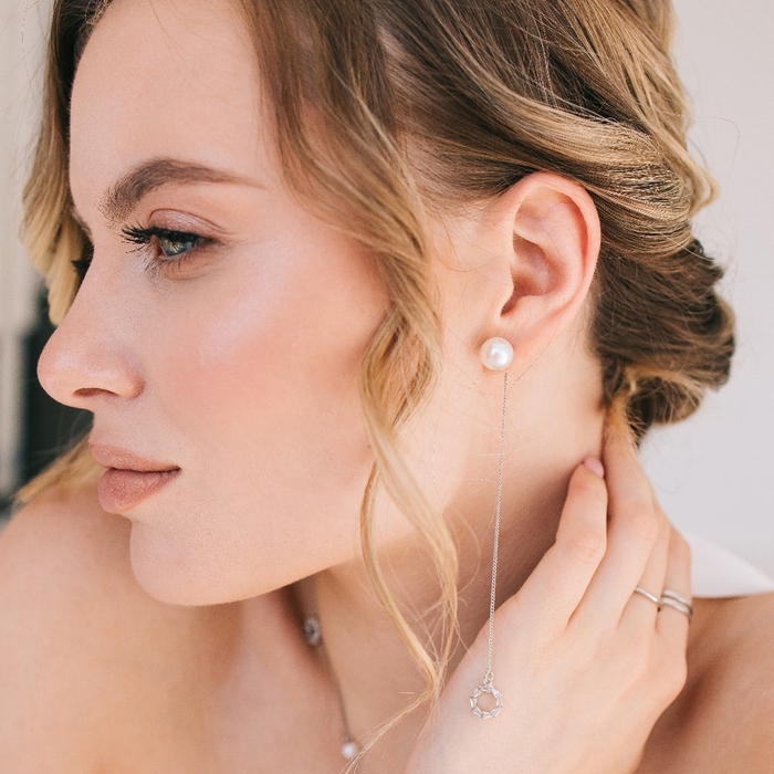 Серьги с жемчугом &laquo;Цепочки&raquo; кольцо и бусина, цвет белый в серебре, шар №10