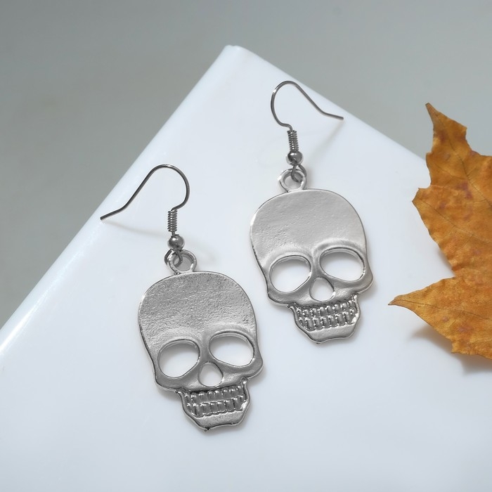 Серьги металл &laquo;Готика&raquo; череп, цвет серебро