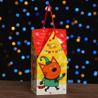 Новый год. Коробка подарочная складная "Три кота" 10,5 х 10,5 х 21,5 см.
