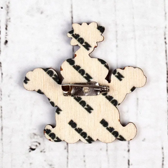 Деревянный значок &laquo;Осьми&raquo;