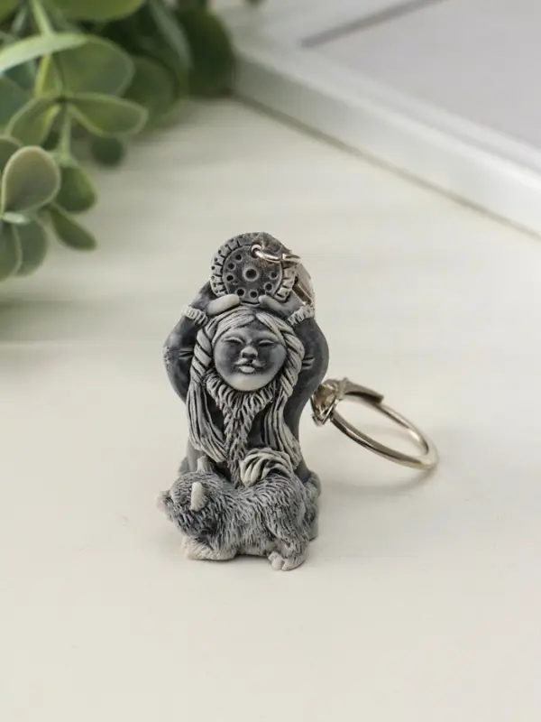 Брелок "Девочка со щенком и бубном маленькая" 4,8 см