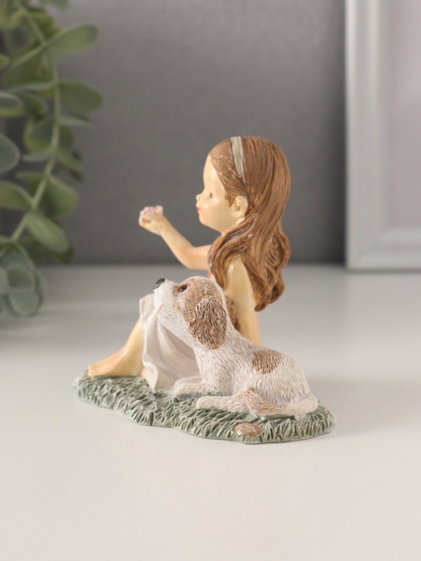Сувенир полистоун "Малышка в розовом платье с собачкой на лужайке" 10х6,5х8,5 см