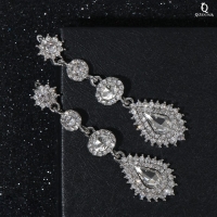 Серьги висячие со стразами «Вечерние» мадам, цвет белый в серебре, 7 см Серьги висячие со стразами «Вечерние» мадам, цвет белый в серебре, 7 см