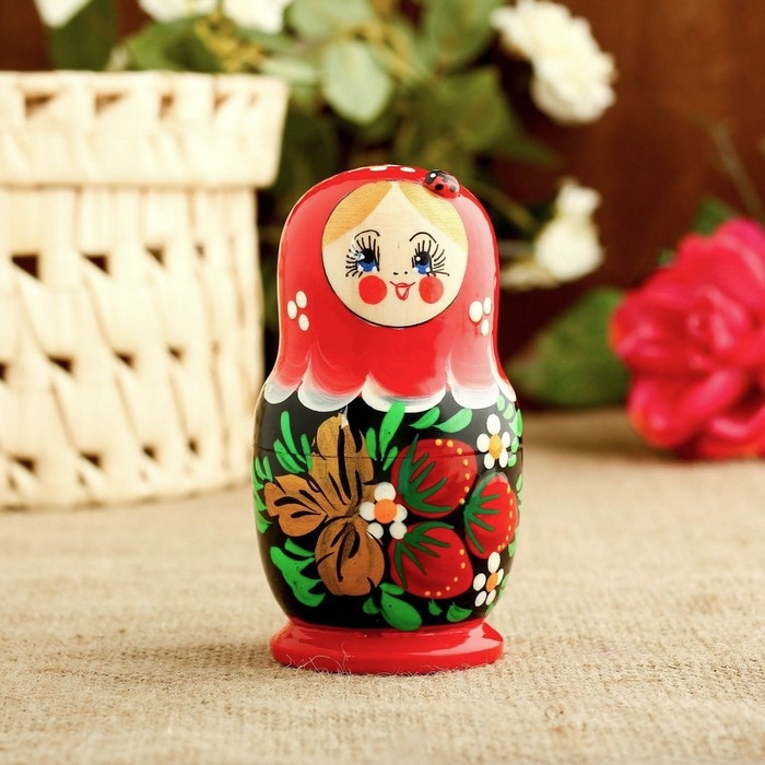 Матрёшка &laquo;Божья коровка&raquo;, красный платок, 5 кукольная, 9-11 см