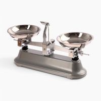 Весы лабораторные, с набором гирь 2000 г.