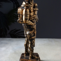 Фигура СВО "Солдат с ребенком на руках" 34х13х11 см