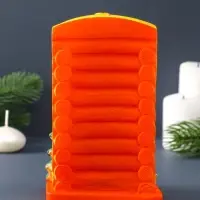 Свеча фигурная "Дед Мороз стучится в дом" 6,5х9х14,5 см