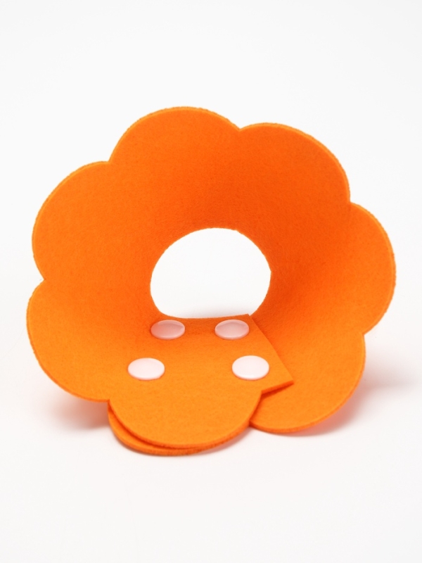 Ветеринарный воротник из фетра "Ромашка", размер M, оранжевый