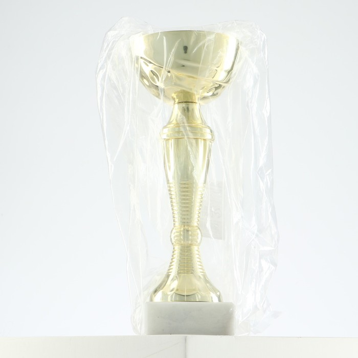 Кубок 150С, наградная фигура, золото, подставка камень, 17,3 х 7 х 5 см.
