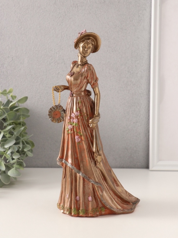 Сувенир полистоун "Дама в платье со шлейфом, с сумочкой, в шляпке" 14х11х26 см