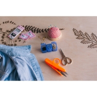 Игольница &laquo;Круг&raquo;, на деревянной подложке, d = 7 см, цвет красный/белый