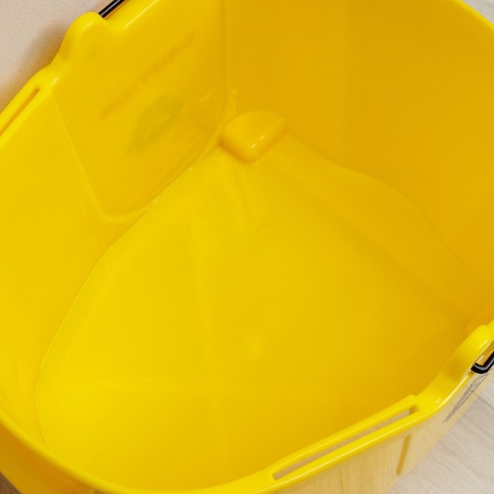 Тележка уборочная с механическим отжимом, 32 л, цвет жёлтый Тележка уборочная с механическим отжимом, 32 л, цвет жёлтый