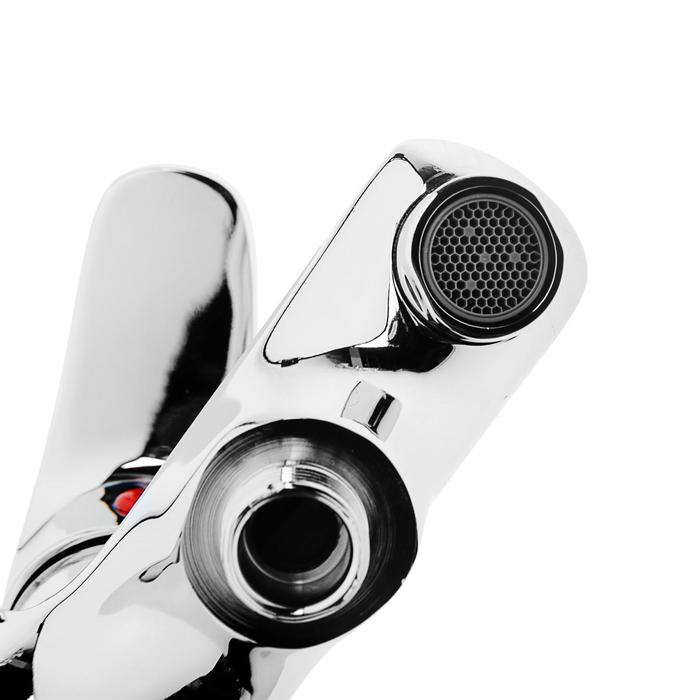 Cмеситель для ванны Accoona A6061, однорычажный, силумин, хром Cмеситель для ванны Accoona A6061, однорычажный, силумин, хром