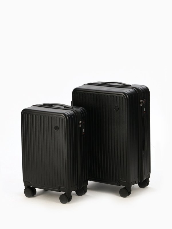 Чемодан 20", PС, 34*22*56, отд на молнии, код замок, 4 колеса, черный