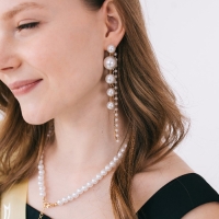 Серьги с жемчугом &laquo;Дорожка&raquo; на увеличение, цвет белый в золоте