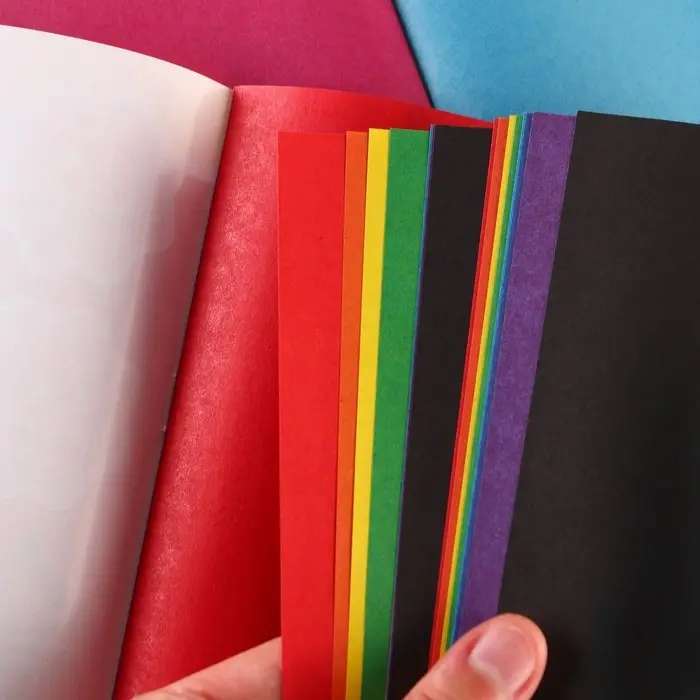 Цветная бумага, А4, 16 листов, 16 цветов, немелованная, двусторонняя, на скрепке, 48 г/м&sup2;, &laquo;Минни Маус&raquo;