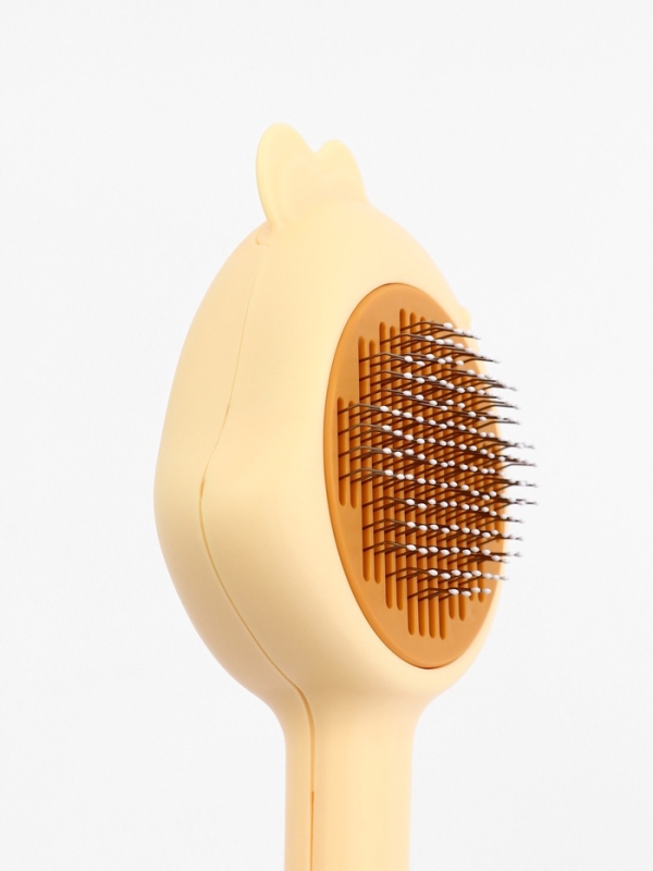 Пуходерка пластиковая "Петушок" с самоочисткой, 8,7 х 22 см, жёлтая