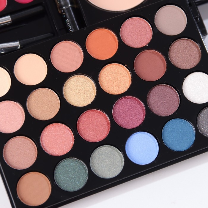 Набор профессиональной косметики"Miss Young" №17