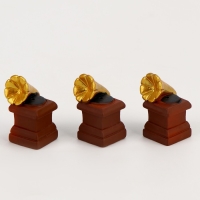 Миниатюра кукольная &laquo;Граммофон&raquo;, набор 3 шт., размер 1 шт. &mdash; 1,5 &times; 1,5 &times; 3 см