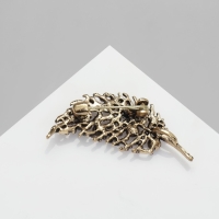 Брошь &laquo;Листочек&raquo;, цвет фиолетовый в золоте