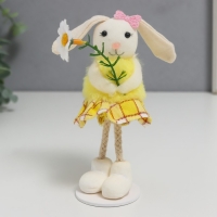 Сувенир "Зайка с цветком в клетчатой юбочке" 13 см Сувенир "Зайка с цветком в клетчатой юбочке" 13 см
