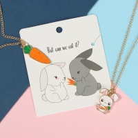 Кулоны &laquo;Неразлучники&raquo; морковка с зайцем, цвет бело-оранжевый в золоте, 45 см