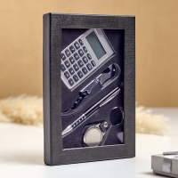 Набор подарочный 4в1 (ручка, калькулятор, брелок, штопор с открывалкой) Набор подарочный 4в1 (ручка, калькулятор, брелок, штопор с открывалкой)