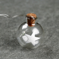 Гирлянда &laquo;Нить&raquo; 1.6 м с насадками &laquo;Шарики со звездой&raquo;, IP20, серебристая нить, 15 LED, батарейки ААх2 (нет в комплекте), свечение белое