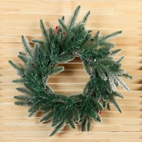 Венок новогодний d- 36 см "Уютная сказка" веточки в снегу ягоды шишки