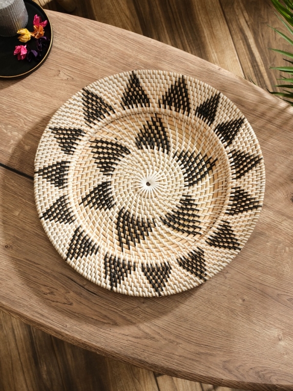 Тарелка декоративная плетеная ротанг "Солнце", 40х40х4 см, чёрно-белый