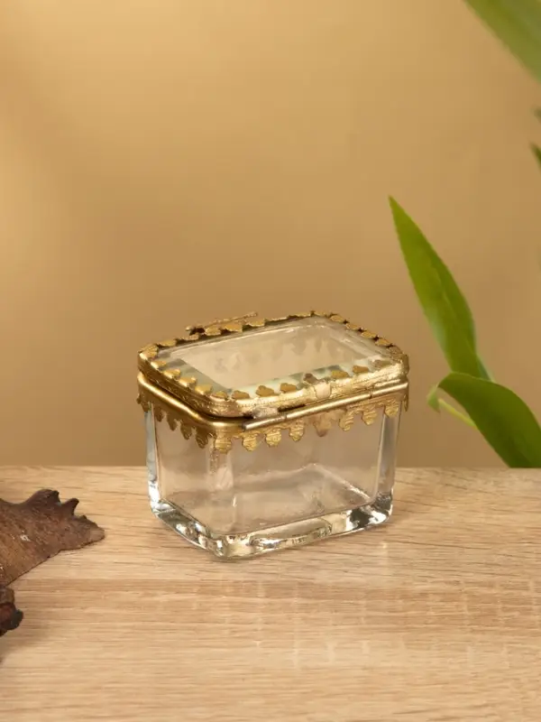 Шкатулка &laquo;Коробок&raquo;, 6&times;5.5&times;4.5 см, латунь, стекло