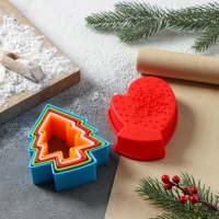 Набор для выпечки новогодний Доляна &laquo;Новогодняя&raquo;, 6 предметов: форма для выпечки, набор форм для вырезания печенья 5 шт