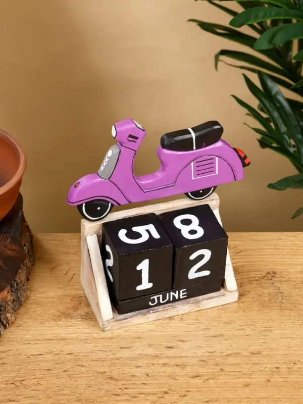 Календарь настольный &laquo;Мопед&raquo;, 14&times;5.5&times;14.5 см, дерево, фиолетовый